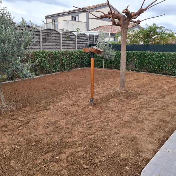 Création de Gazon en Rouleaux et Bordures Acier