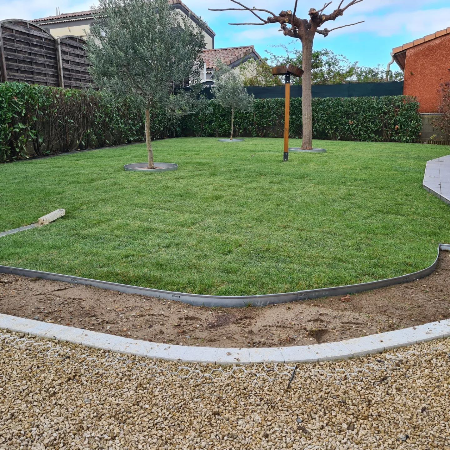 Création de Gazon en Rouleaux et Bordures Acier undefined